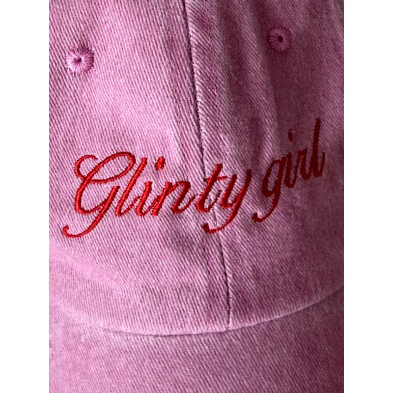 Set Lip Oil Glossy + Gorra Tejida Algodón Glinty Girl Club Rosa Unitalla