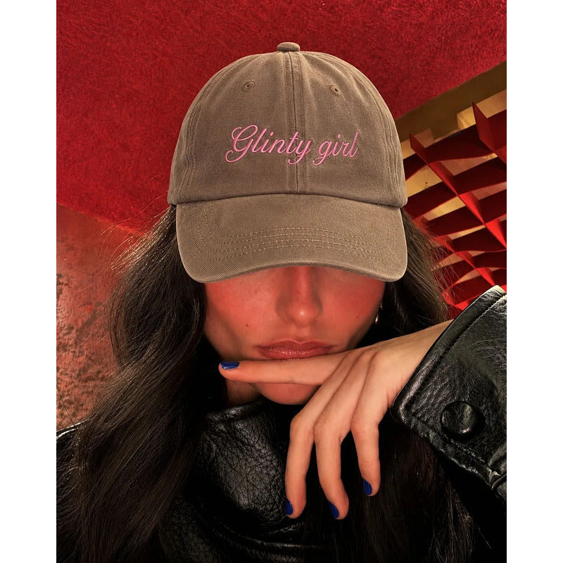 Set Lip Oil Glossy + Gorra Tejida Algodón Glinty Girl Club Cafe Seco Unitalla