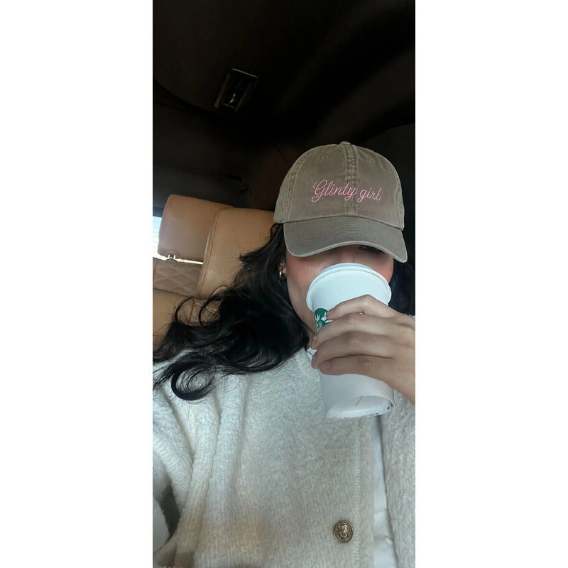 Set Lip Oil Glossy + Gorra Tejida Algodón Glinty Girl Club Cafe Seco Unitalla
