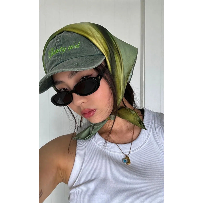 Set Lip Oil Glossy + Gorra Tejida Algodón Glinty Girl Club Gris Unisex