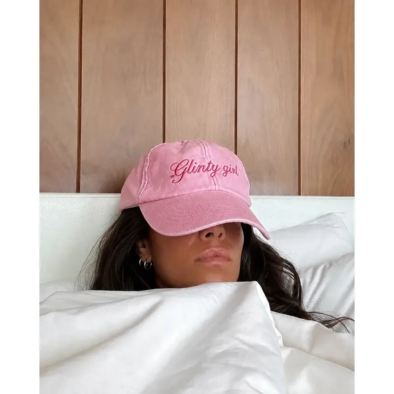 Set Lip Oil Glossy + Gorra Tejida Algodón Glinty Girl Club Rosa Unitalla